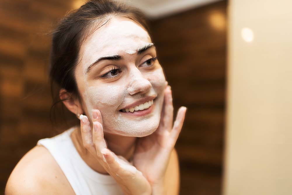 Best Face Wash for Acne Prone Skin — What to Look For and What to Completely Avoid